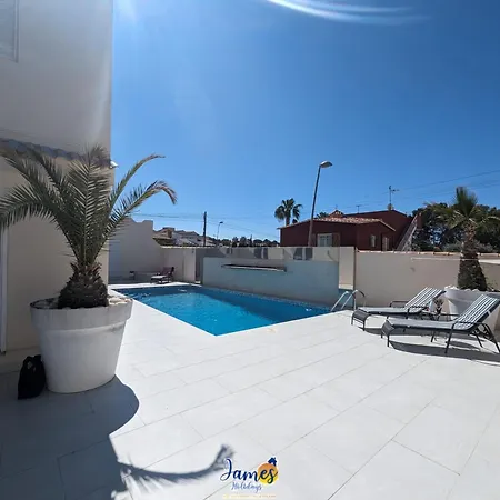 Welcoming 3 Bedroom With Private Pool Lb10 Villa Torrevieja