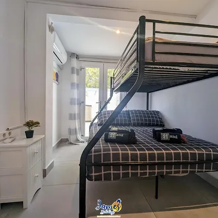 Villa Welcoming 3 Bedroom With Private Pool Lb10
