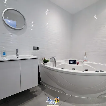 Welcoming 3 Bedroom With Private Pool Lb10 Villa Torrevieja