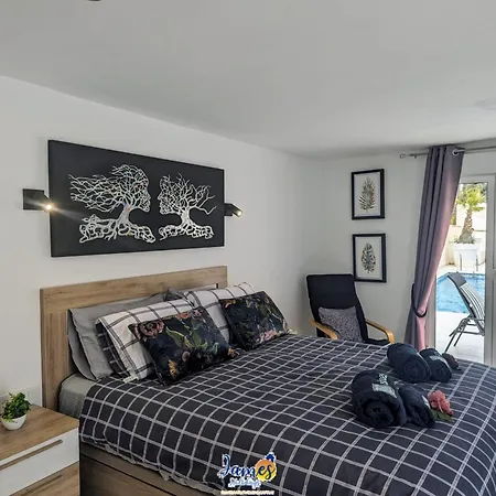 Welcoming 3 Bedroom With Private Pool Lb10 Torrevieja